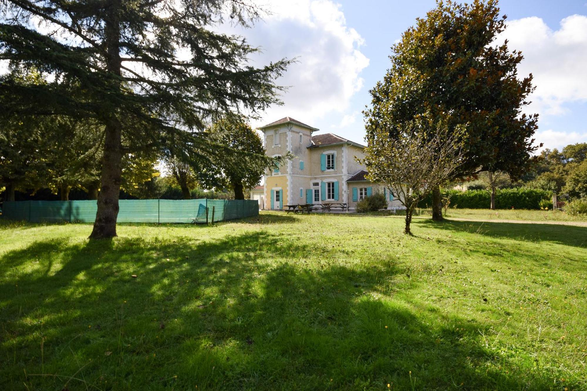 Sabres Villa Avec Piscine Et Billard מראה חיצוני תמונה